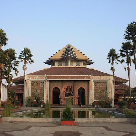 The Atrium Hotel & Resort Yogyakarta Mlati Exterior foto