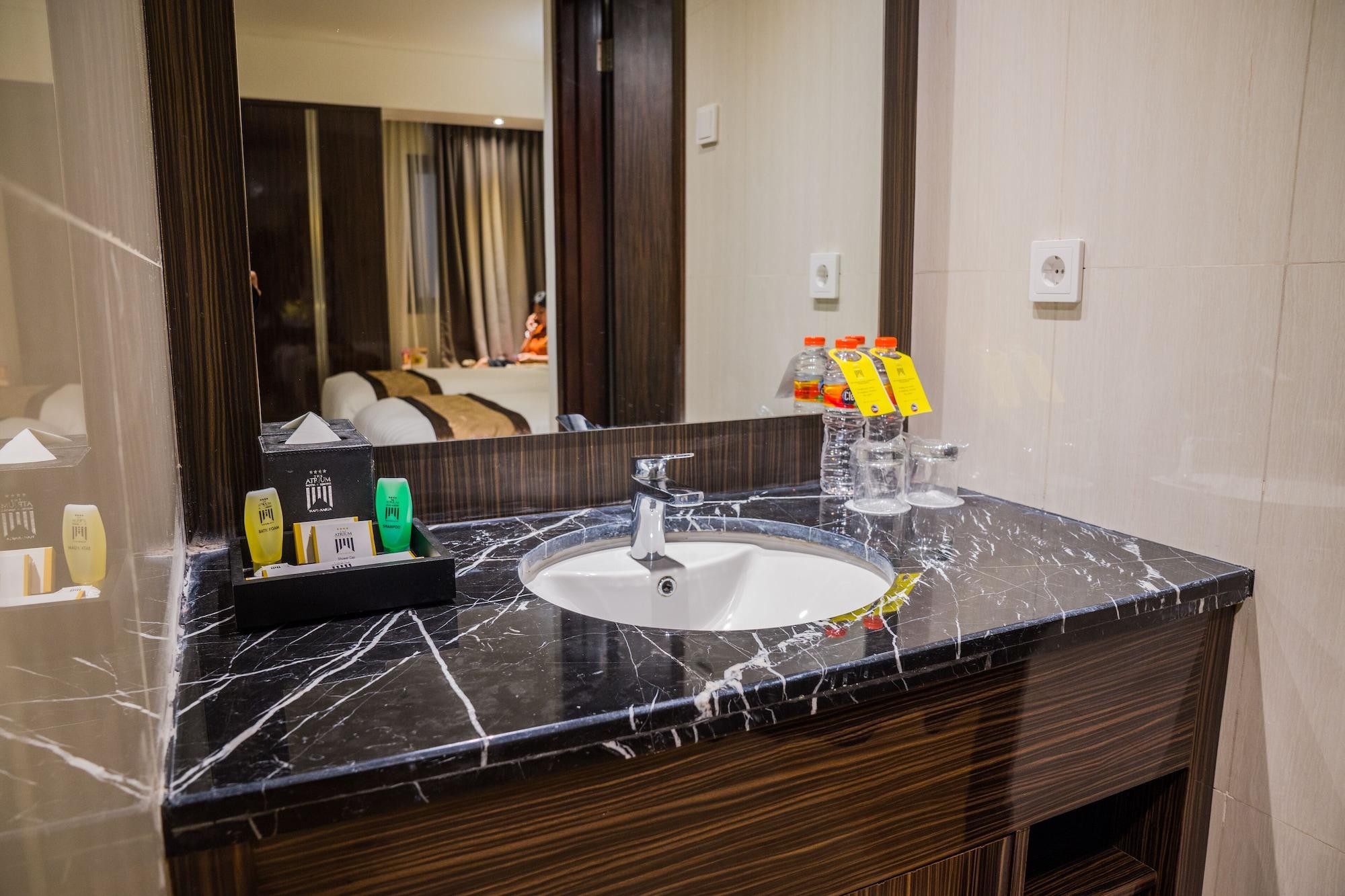 The Atrium Hotel & Resort Yogyakarta Mlati Exterior foto