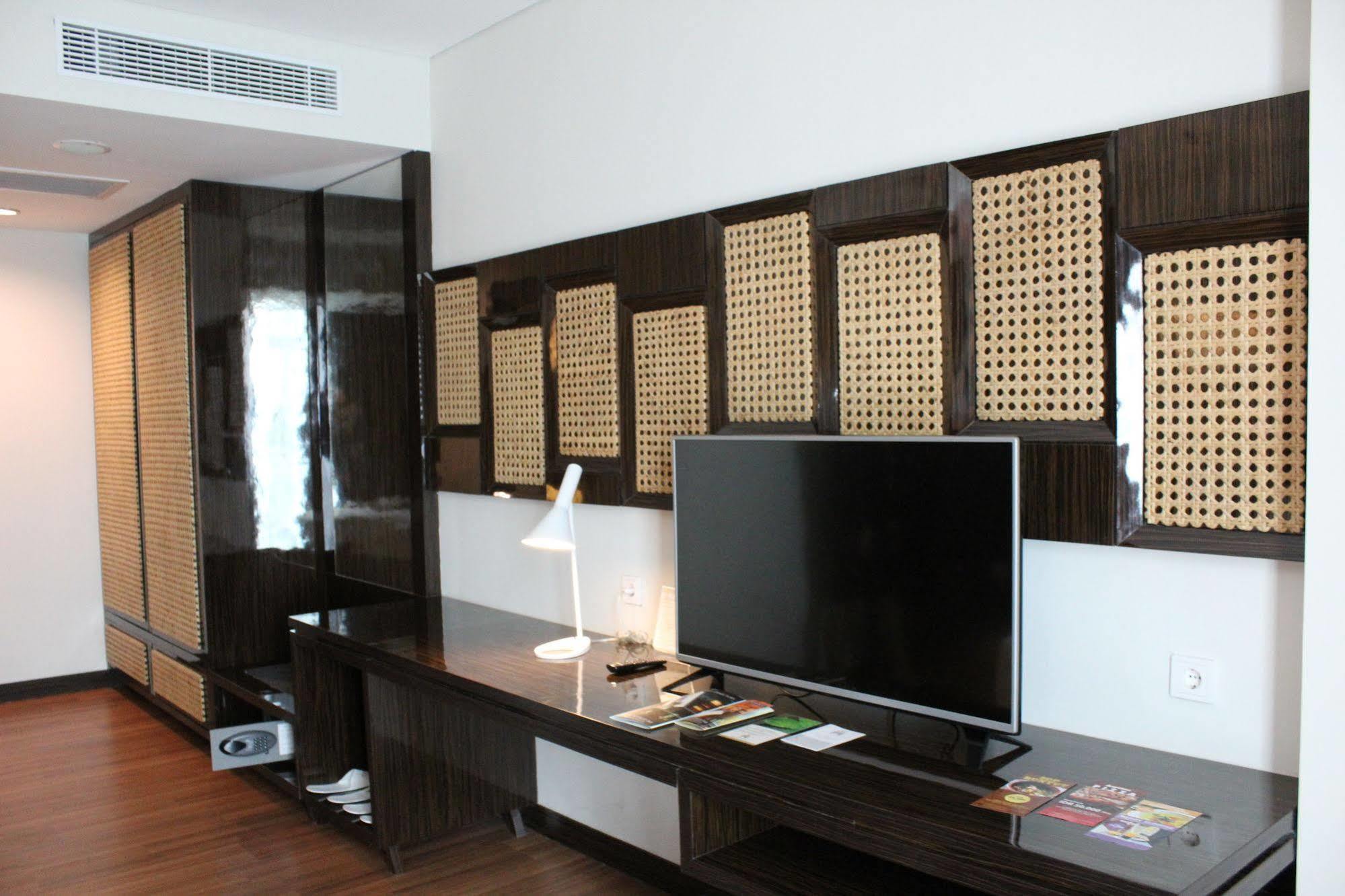 The Atrium Hotel & Resort Yogyakarta Mlati Exterior foto