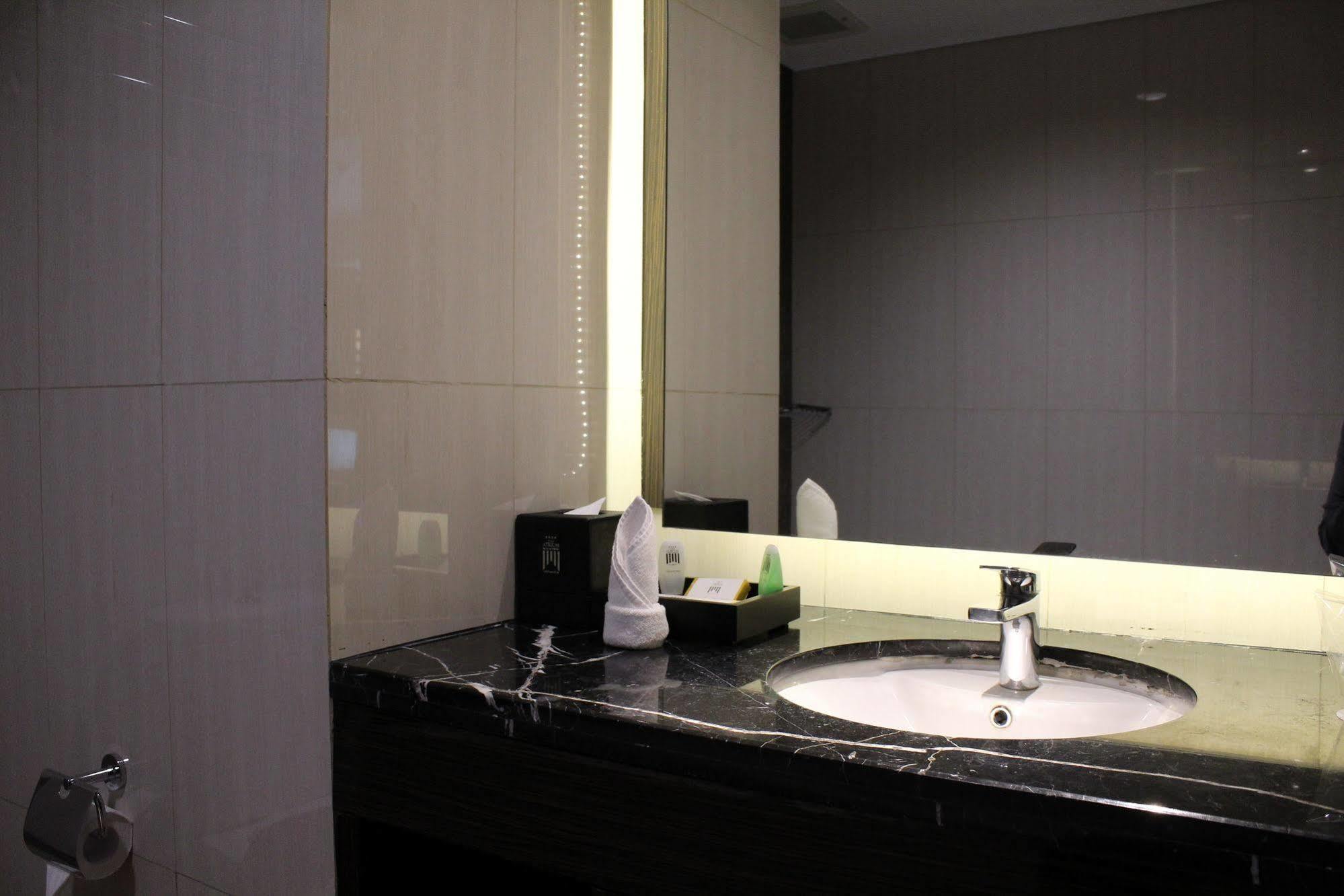 The Atrium Hotel & Resort Yogyakarta Mlati Exterior foto