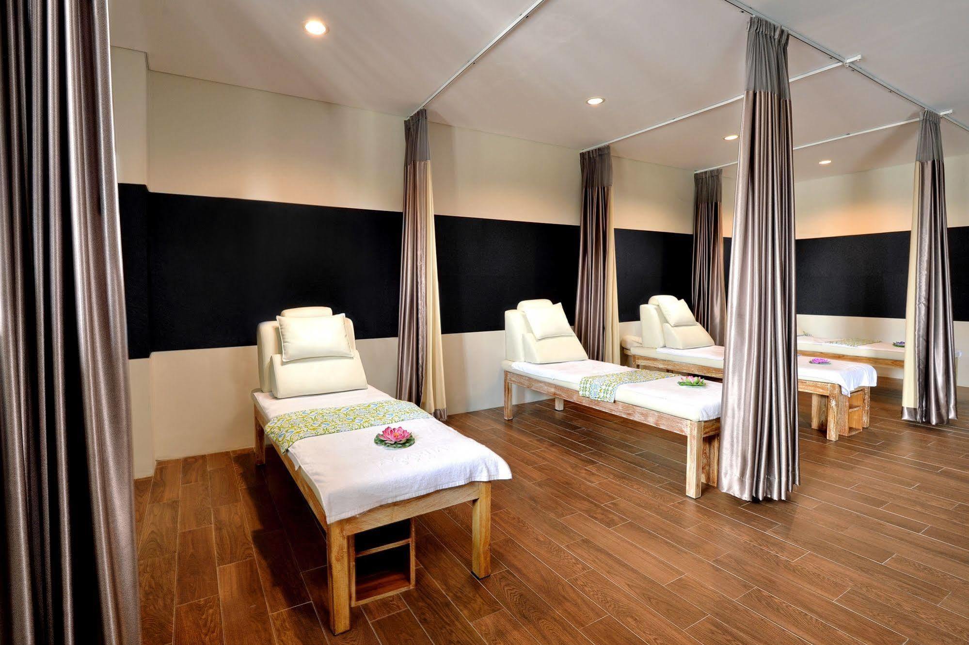The Atrium Hotel & Resort Yogyakarta Mlati Exterior foto