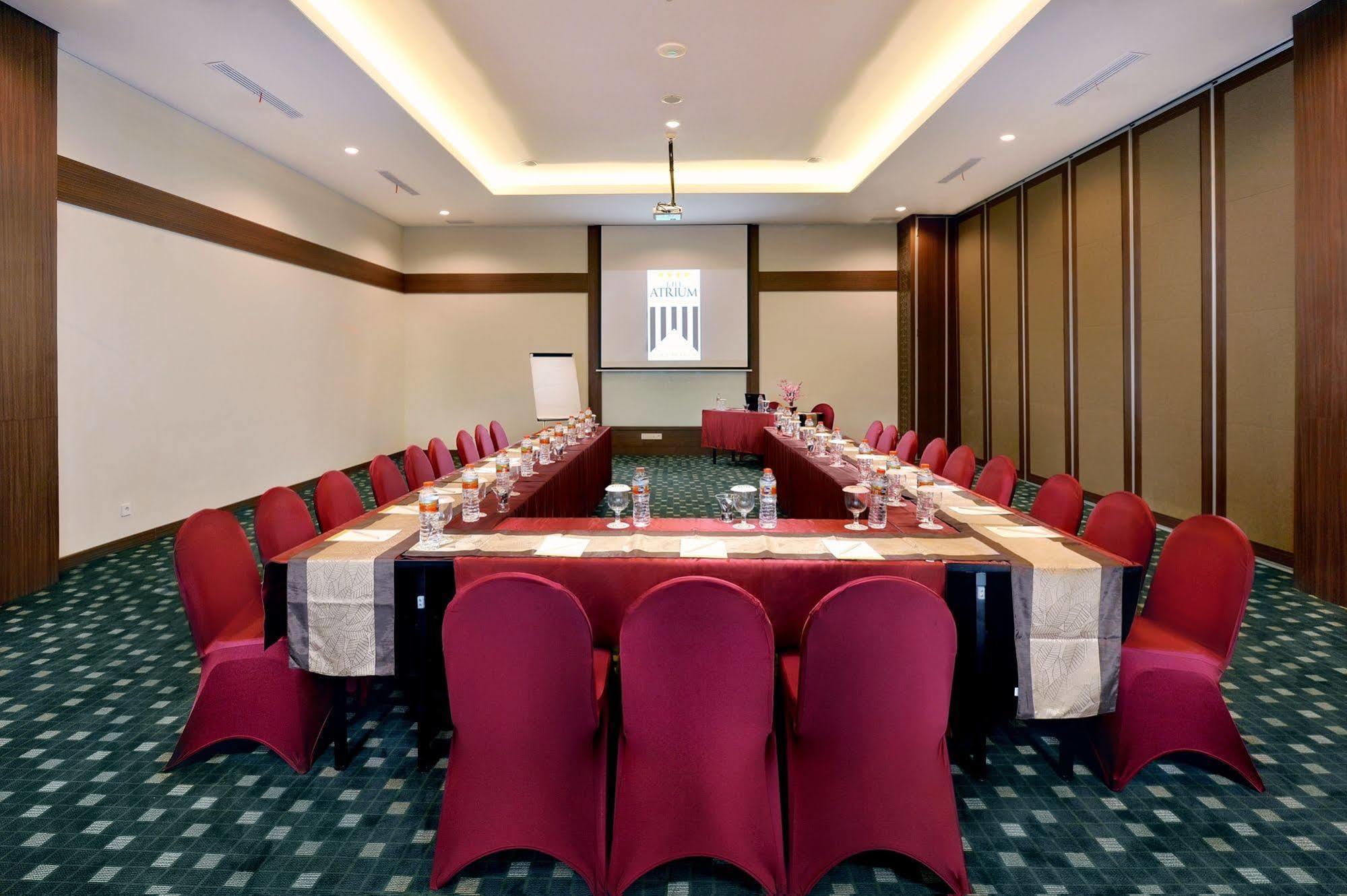 The Atrium Hotel & Resort Yogyakarta Mlati Exterior foto
