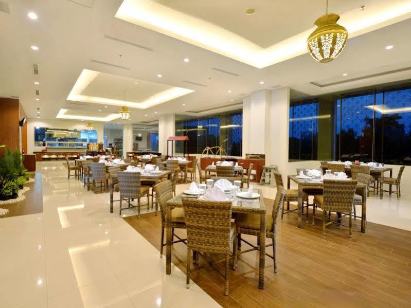 The Atrium Hotel & Resort Yogyakarta Mlati Exterior foto