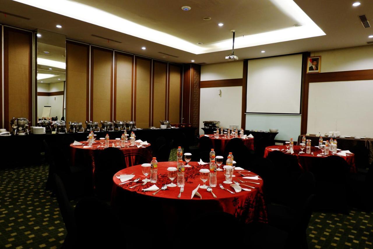The Atrium Hotel & Resort Yogyakarta Mlati Exterior foto