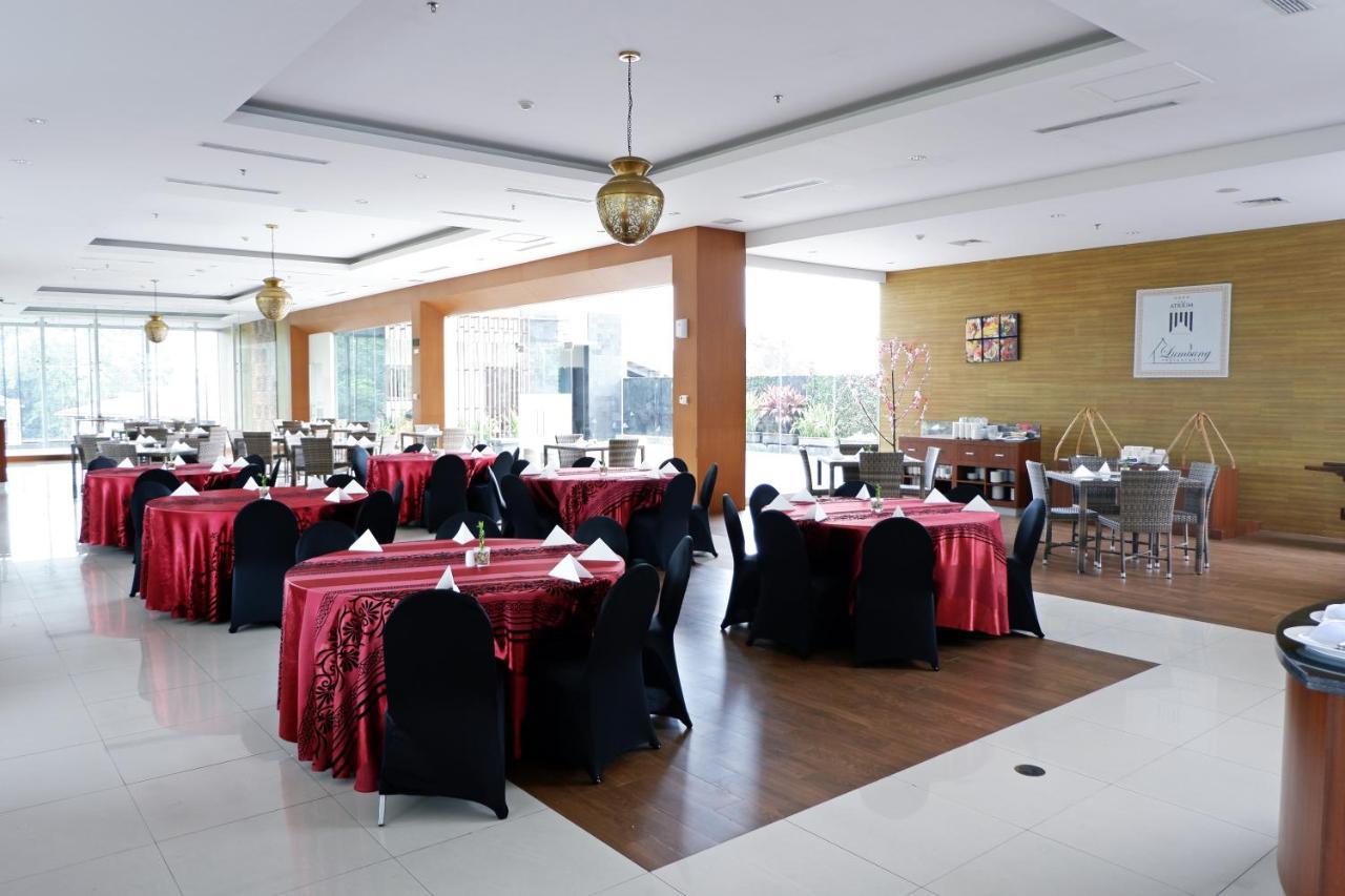 The Atrium Hotel & Resort Yogyakarta Mlati Exterior foto